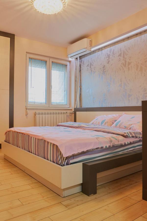 Diamond Butterfly Apartment Скоп'є Екстер'єр фото